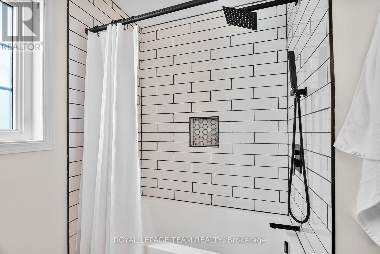 2122 Saunders Avenue, Ottawa, Ontario  K2A 4C7 - Photo 35 - X12443679