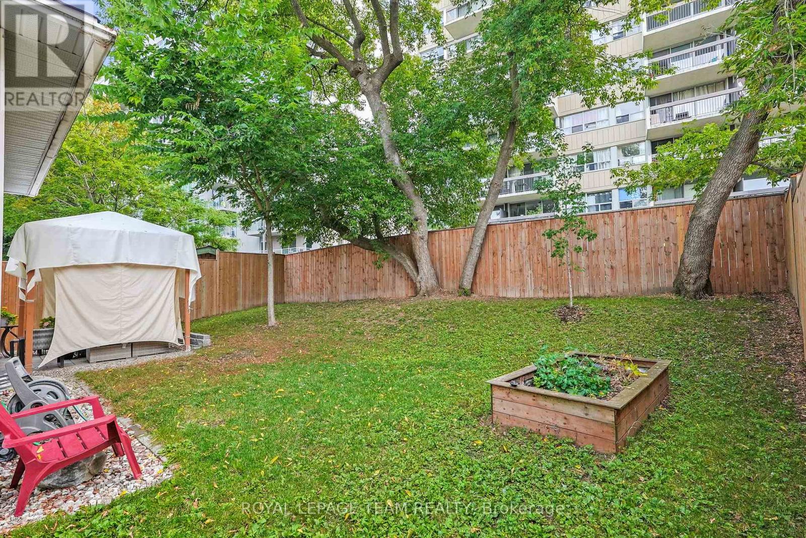 2122 Saunders Avenue, Ottawa, Ontario  K2A 4C7 - Photo 40 - X12443679