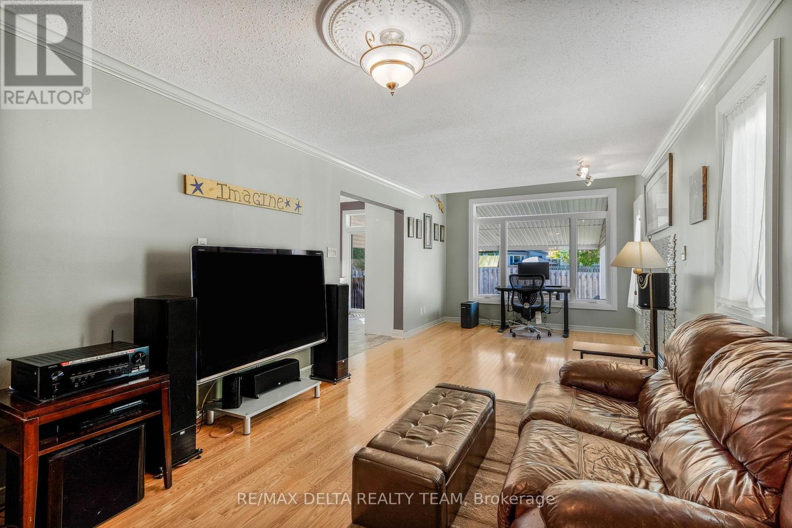 18 Longshire Circle, Ottawa, Ontario  K2J 4K7 - Photo 13 - X12443696