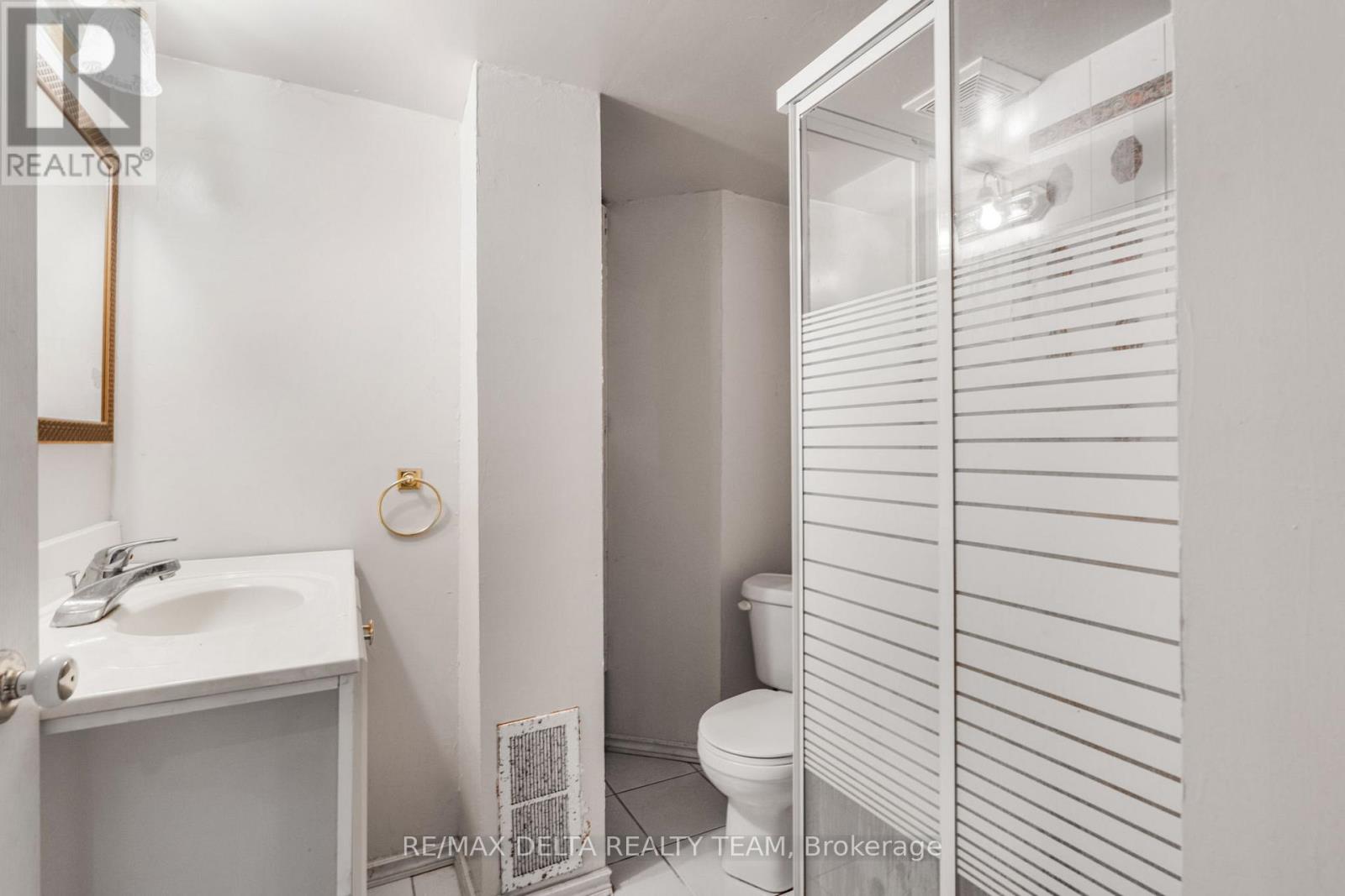 18 Longshire Circle, Ottawa, Ontario  K2J 4K7 - Photo 26 - X12443696