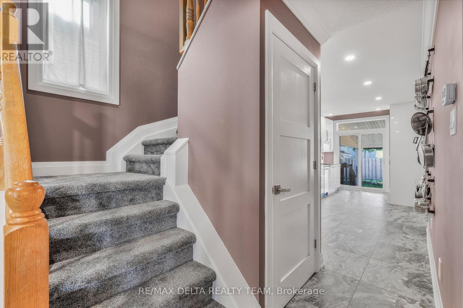 18 Longshire Circle, Ottawa, Ontario  K2J 4K7 - Photo 5 - X12443696