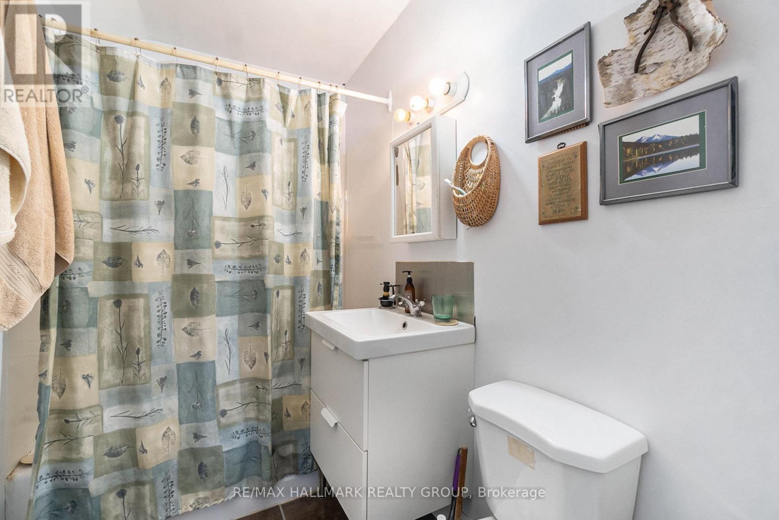 426 Blake Boulevard, Ottawa, Ontario  K1K 1B1 - Photo 13 - X12443733