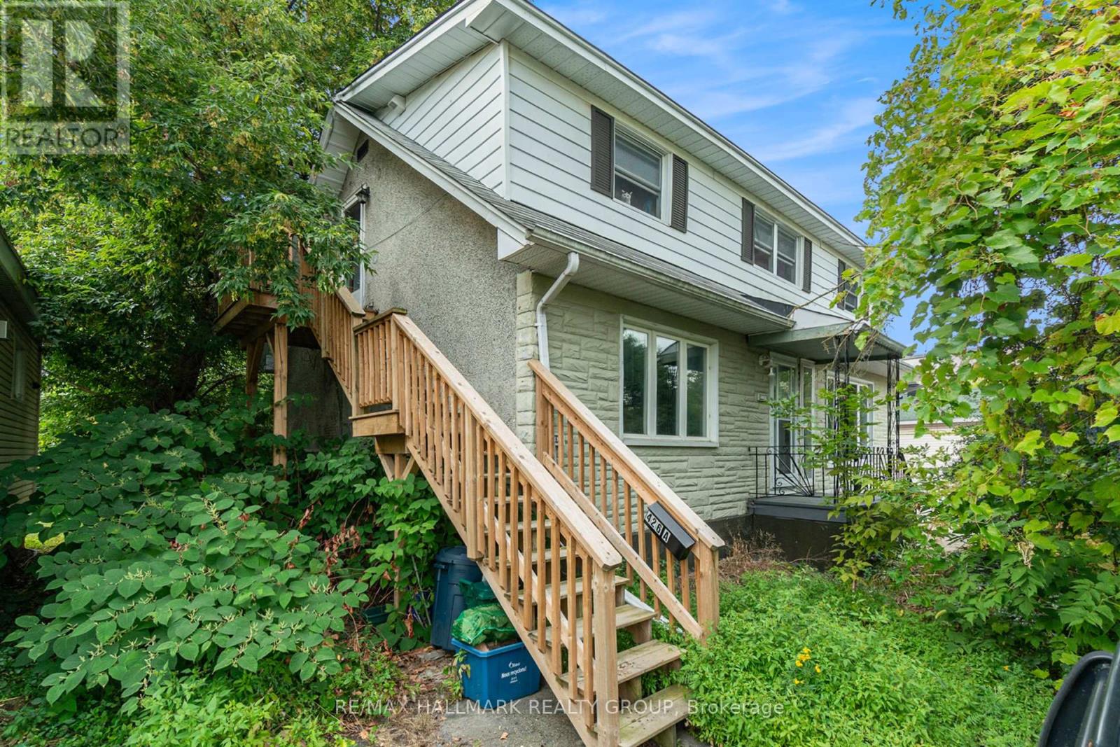 426 Blake Boulevard, Ottawa, Ontario  K1K 1B1 - Photo 2 - X12443733