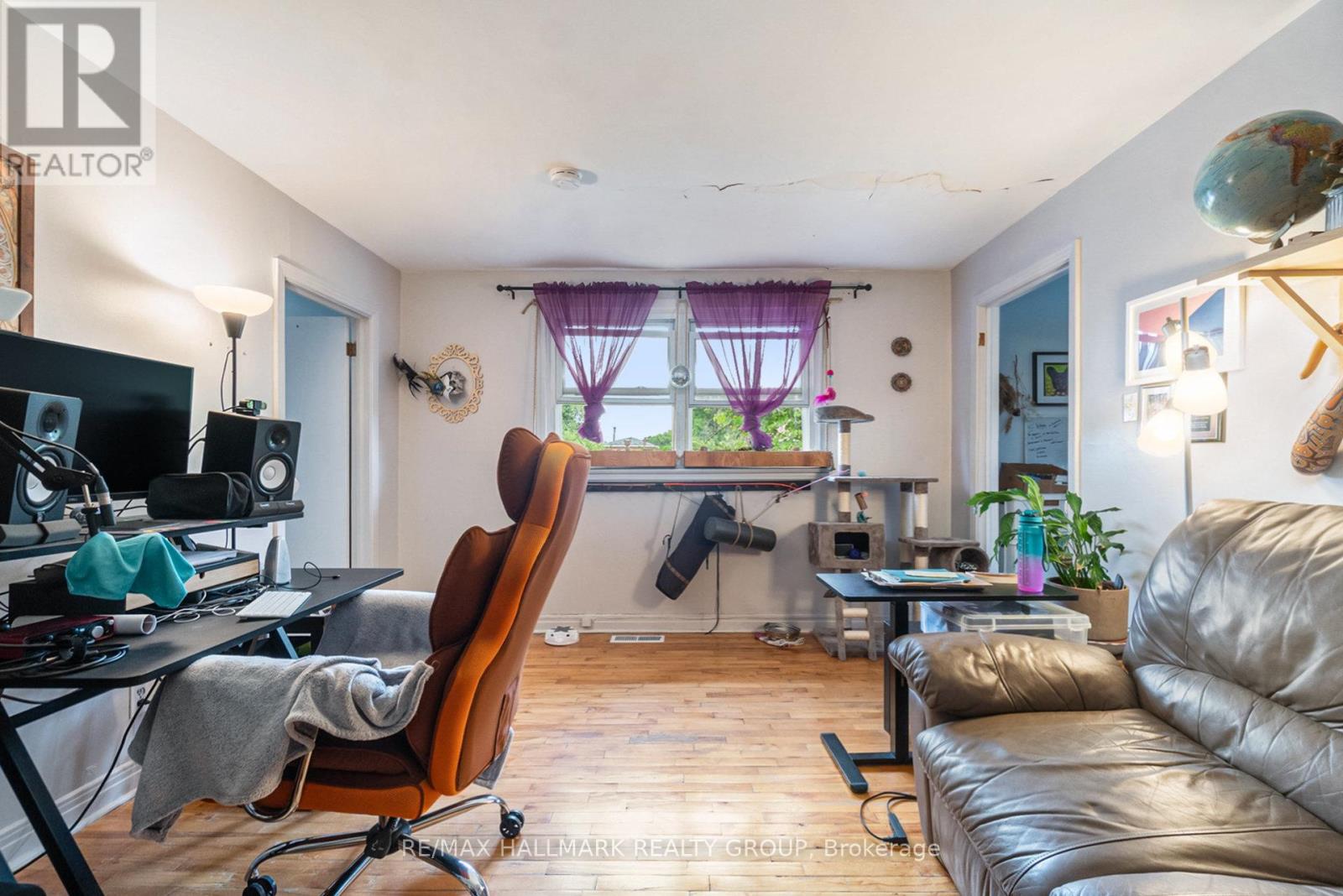 426 Blake Boulevard, Ottawa, Ontario  K1K 1B1 - Photo 4 - X12443733
