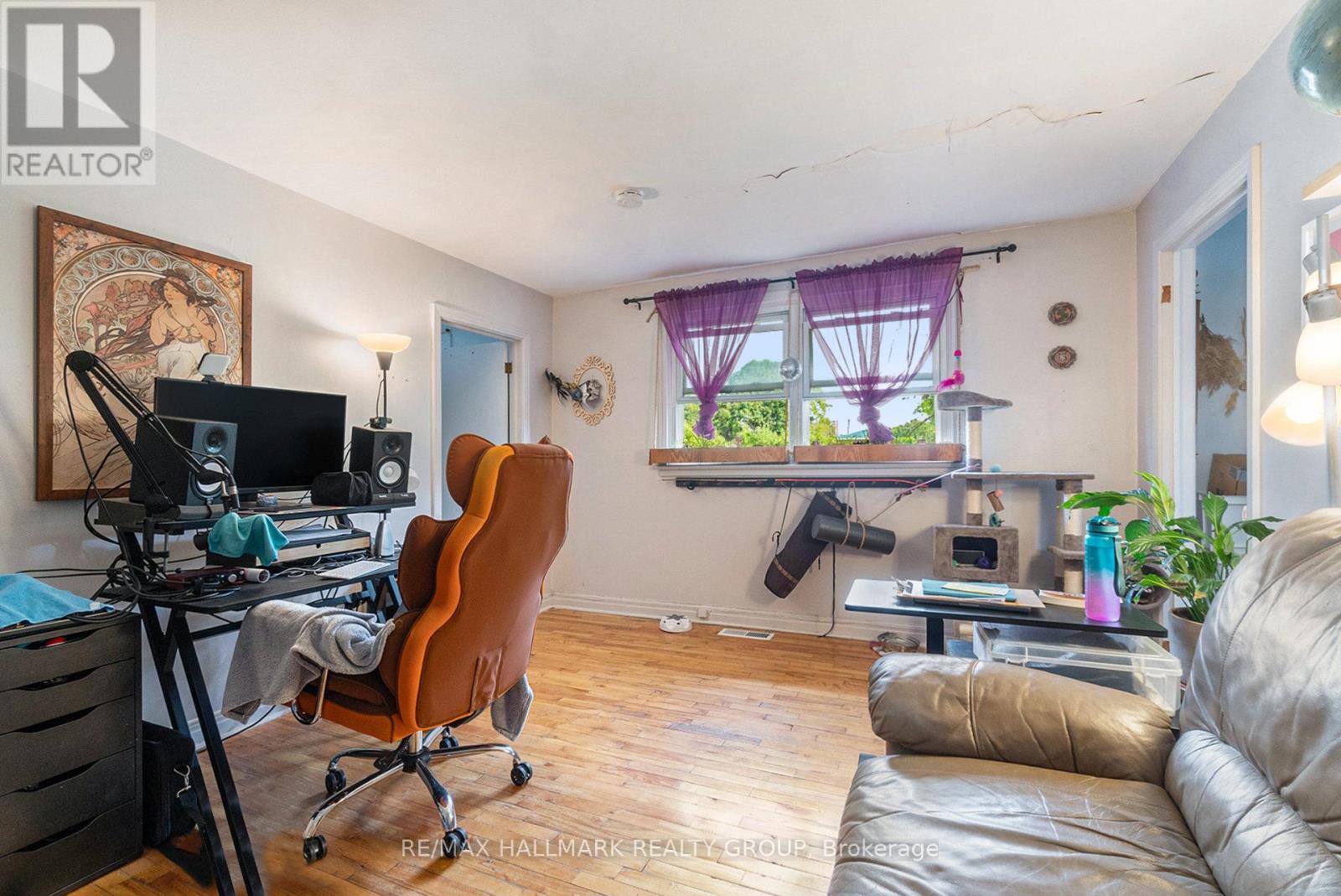 426 Blake Boulevard, Ottawa, Ontario  K1K 1B1 - Photo 5 - X12443733