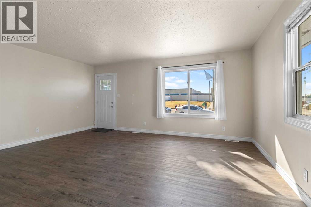 5120 47 Street, Innisfail, Alberta  T4G 1L7 - Photo 8 - A2261785