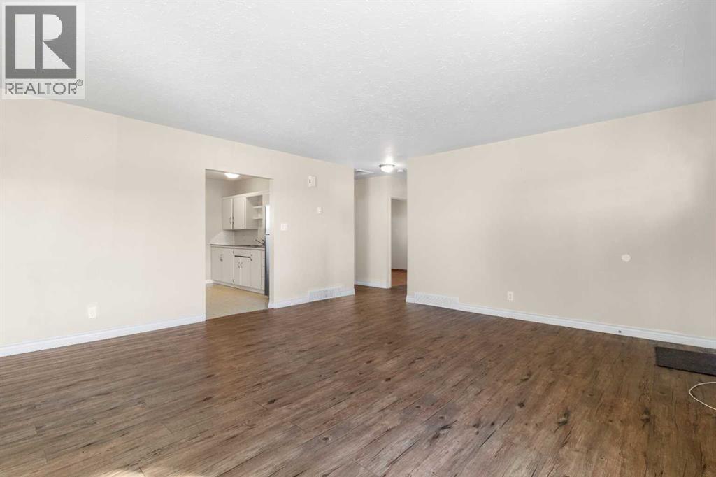 5120 47 Street, Innisfail, Alberta  T4G 1L7 - Photo 9 - A2261785