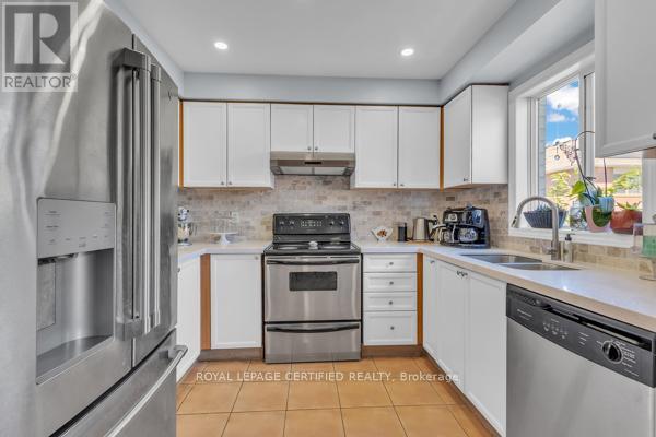 81 Roadmaster Lane, Brampton (Fletcher's Meadow), Ontario  L7A 3A8 - Photo 16 - W12443476