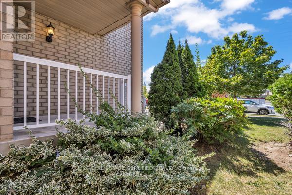 81 Roadmaster Lane, Brampton (Fletcher's Meadow), Ontario  L7A 3A8 - Photo 5 - W12443476