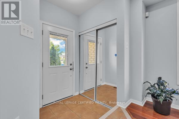 81 Roadmaster Lane, Brampton (Fletcher's Meadow), Ontario  L7A 3A8 - Photo 6 - W12443476