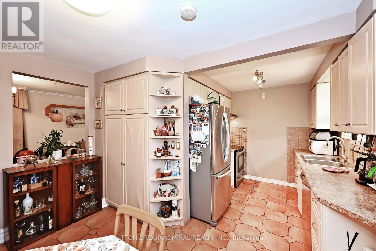 47 Tobermory Drive, Toronto (Black Creek), Ontario  M3N 2R4 - Photo 10 - W12443485