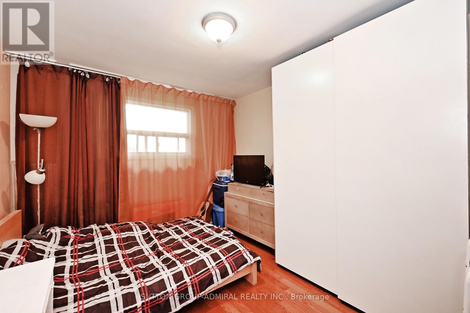 47 Tobermory Drive, Toronto (Black Creek), Ontario  M3N 2R4 - Photo 15 - W12443485