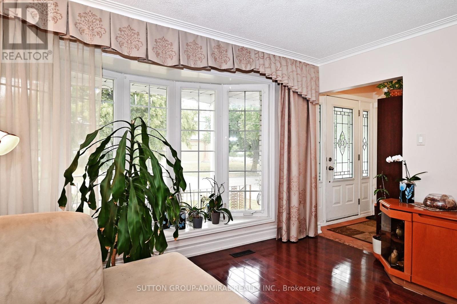 47 Tobermory Drive, Toronto (Black Creek), Ontario  M3N 2R4 - Photo 3 - W12443485