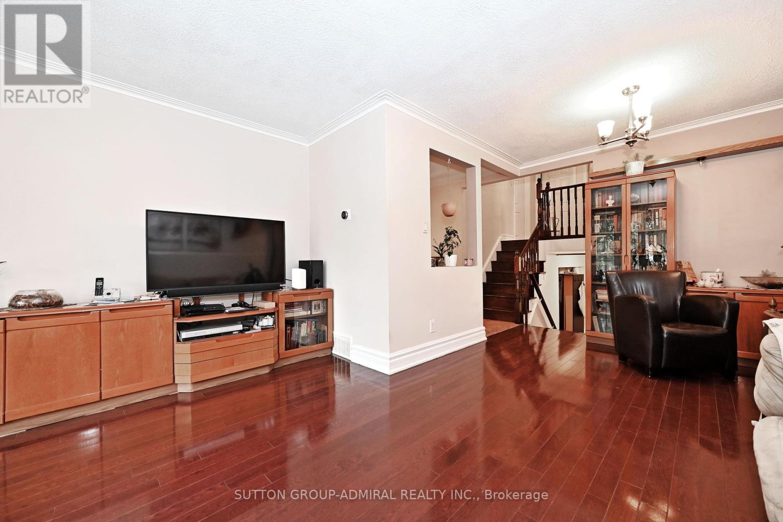 47 Tobermory Drive, Toronto (Black Creek), Ontario  M3N 2R4 - Photo 7 - W12443485