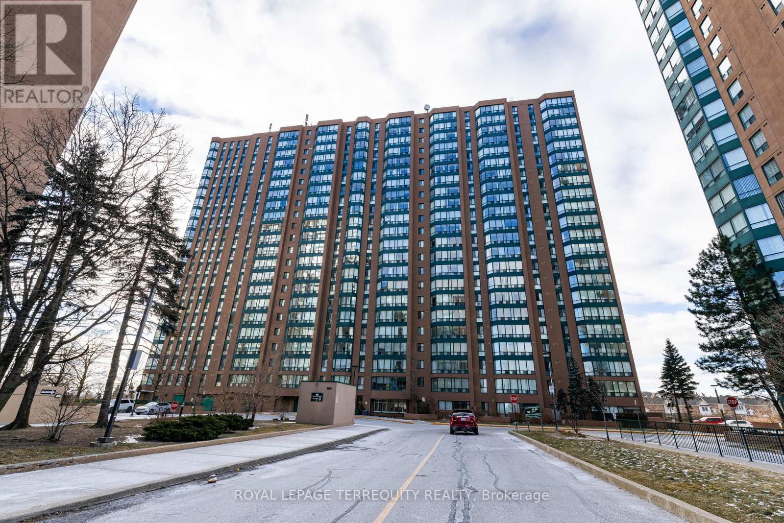712 - 155 HILLCREST AVENUE, Mississauga, Ontario