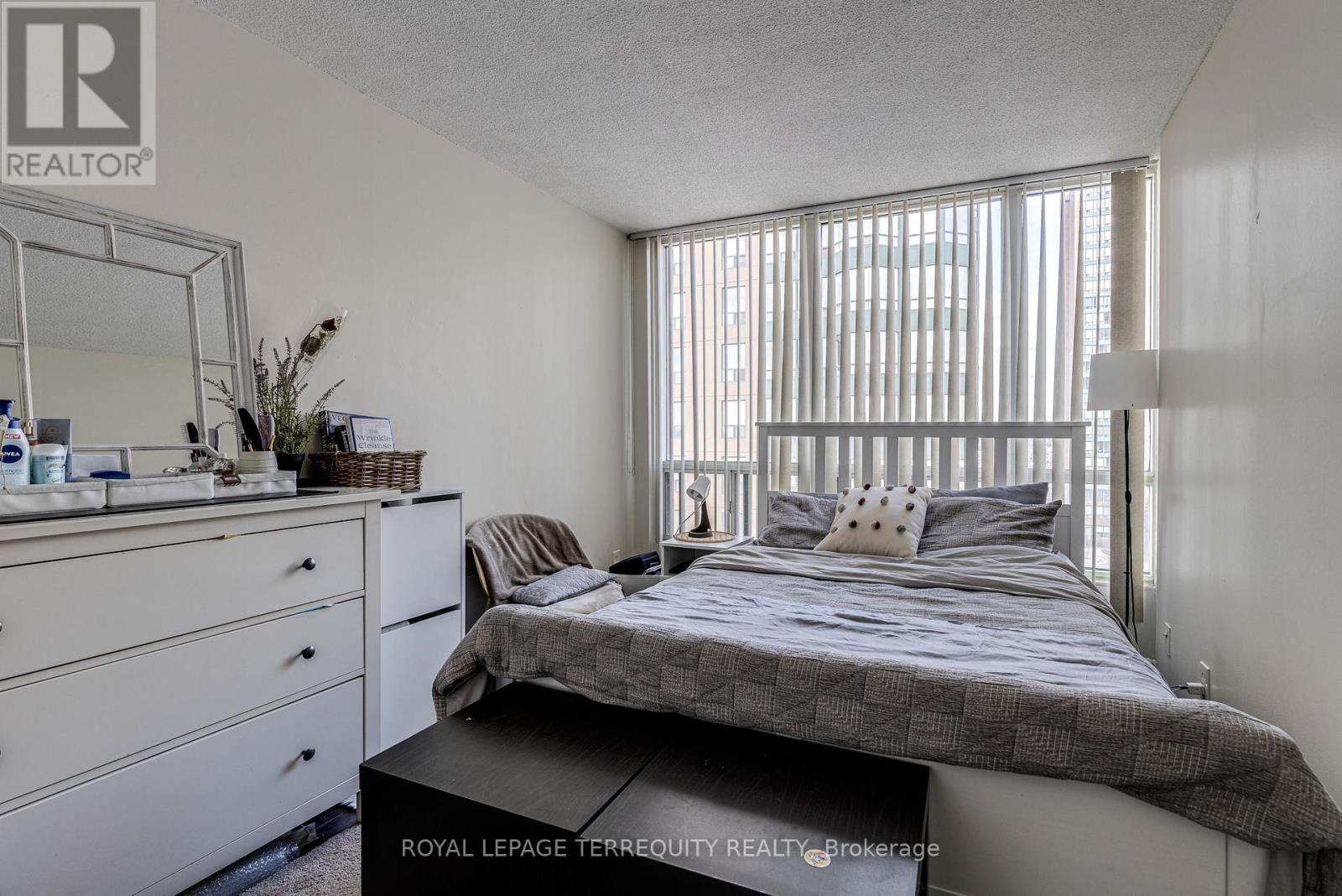 712 - 155 Hillcrest Avenue, Mississauga, Ontario  L5B 3Z2 - Photo 12 - W12443511