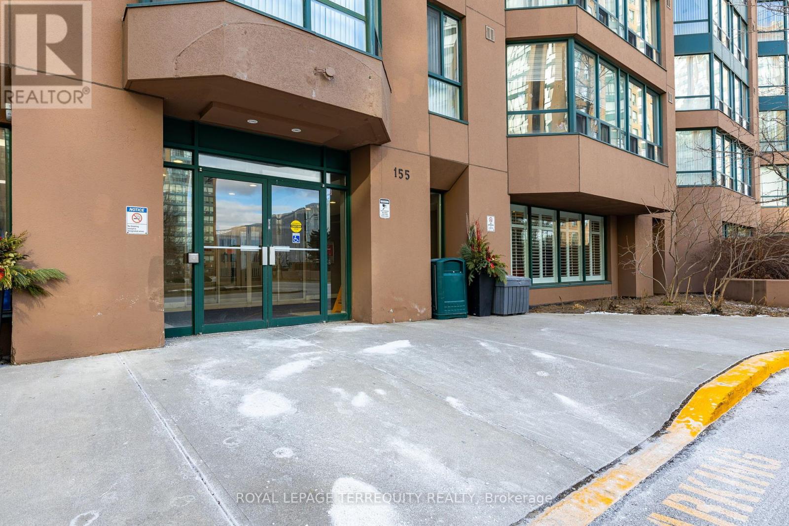 712 - 155 Hillcrest Avenue, Mississauga, Ontario  L5B 3Z2 - Photo 2 - W12443511