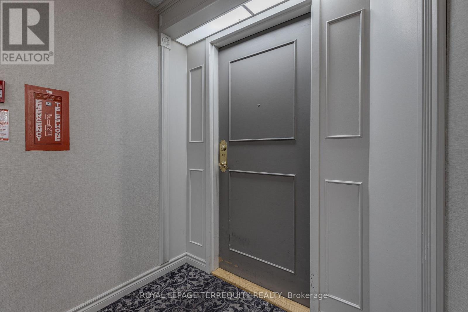 712 - 155 Hillcrest Avenue, Mississauga, Ontario  L5B 3Z2 - Photo 3 - W12443511