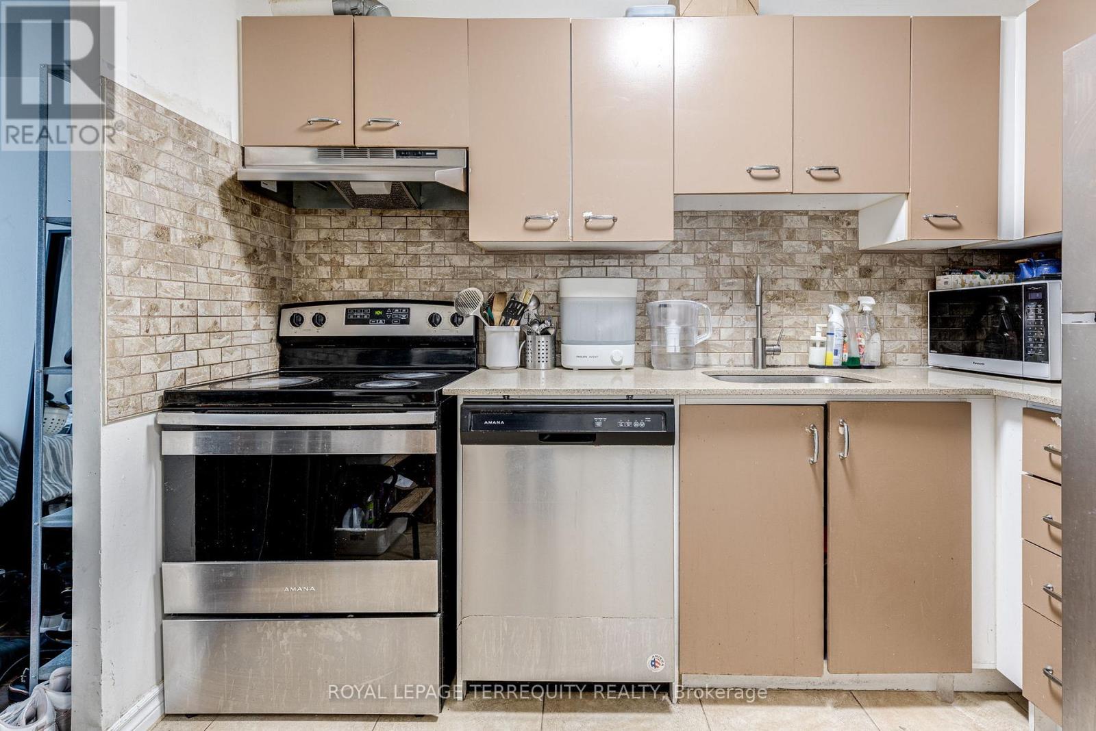 712 - 155 Hillcrest Avenue, Mississauga, Ontario  L5B 3Z2 - Photo 4 - W12443511
