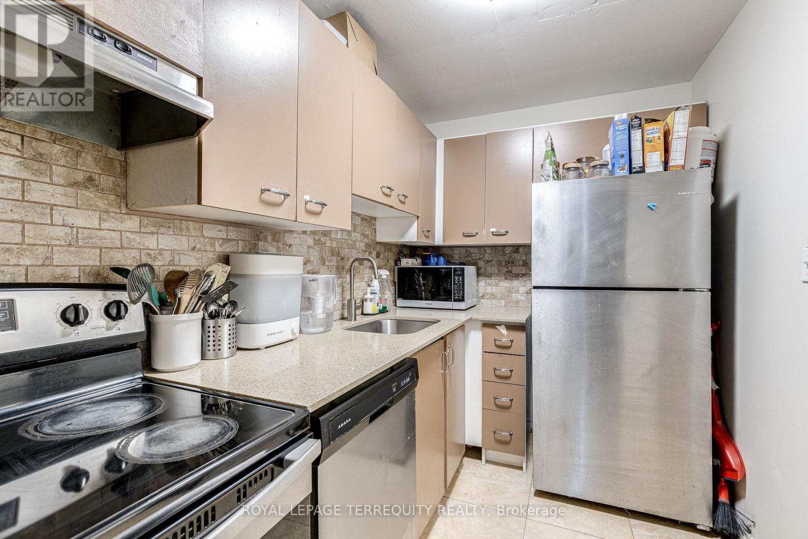 712 - 155 Hillcrest Avenue, Mississauga, Ontario  L5B 3Z2 - Photo 5 - W12443511