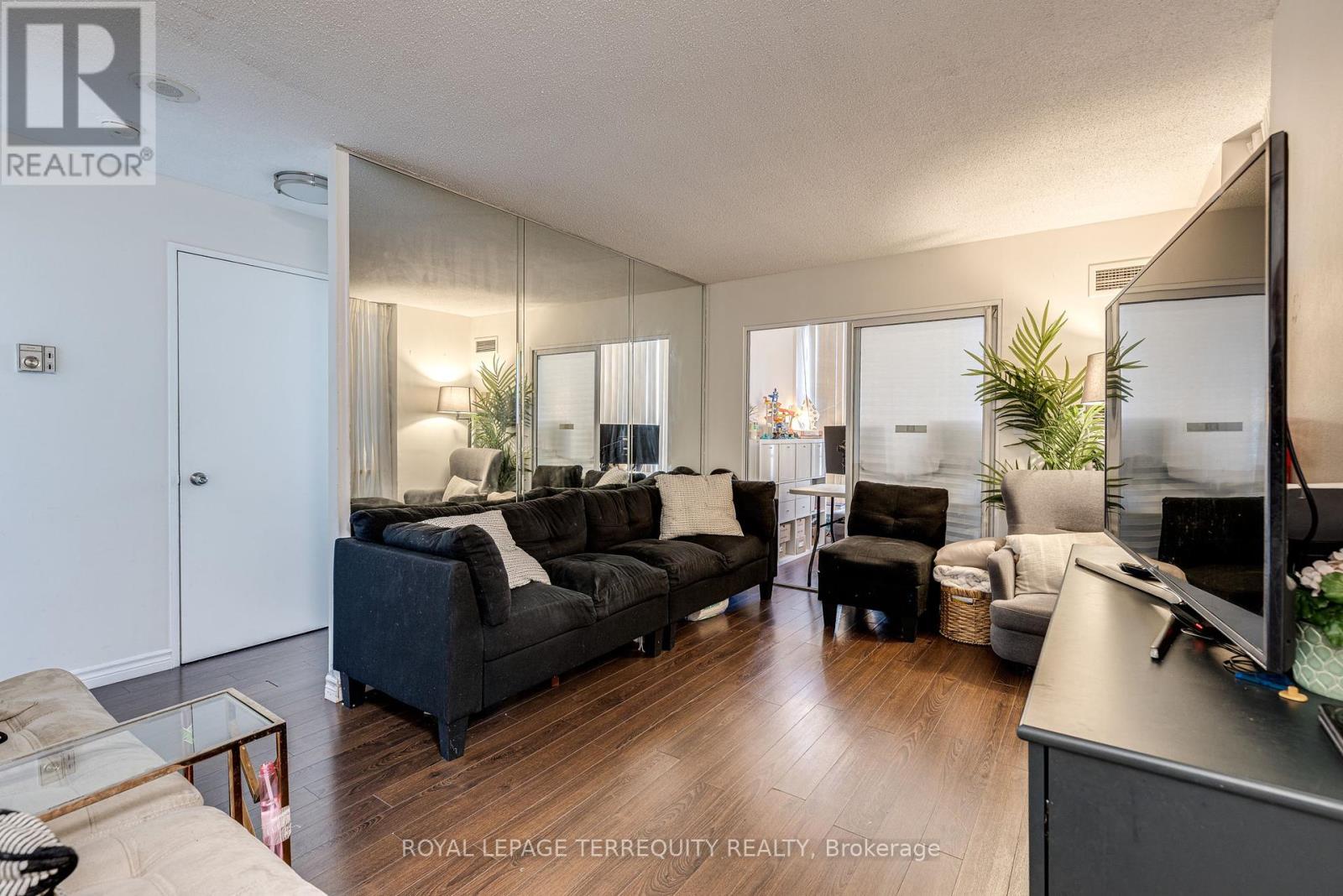 712 - 155 Hillcrest Avenue, Mississauga, Ontario  L5B 3Z2 - Photo 8 - W12443511