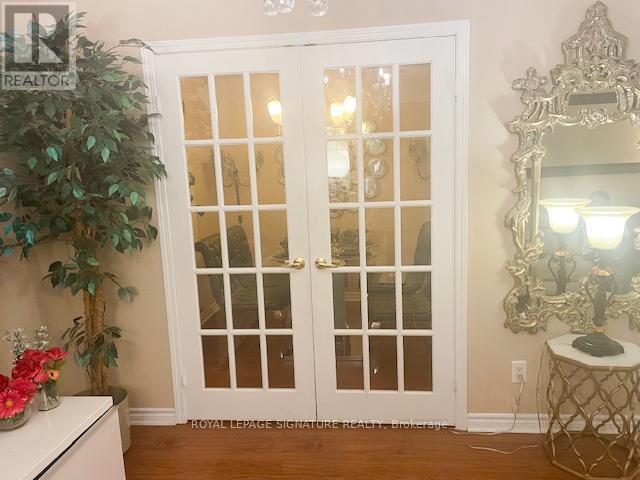 224 - 25 Kingsbridge Garden Circle Se, Mississauga (Hurontario), Ontario  L5R 4B1 - Photo 2 - W12443512