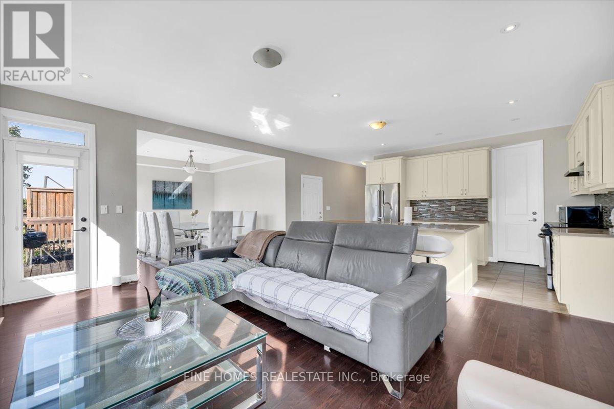 18 Stanley Greene Boulevard, Toronto, Ontario  M3K 0A9 - Photo 15 - W12443533