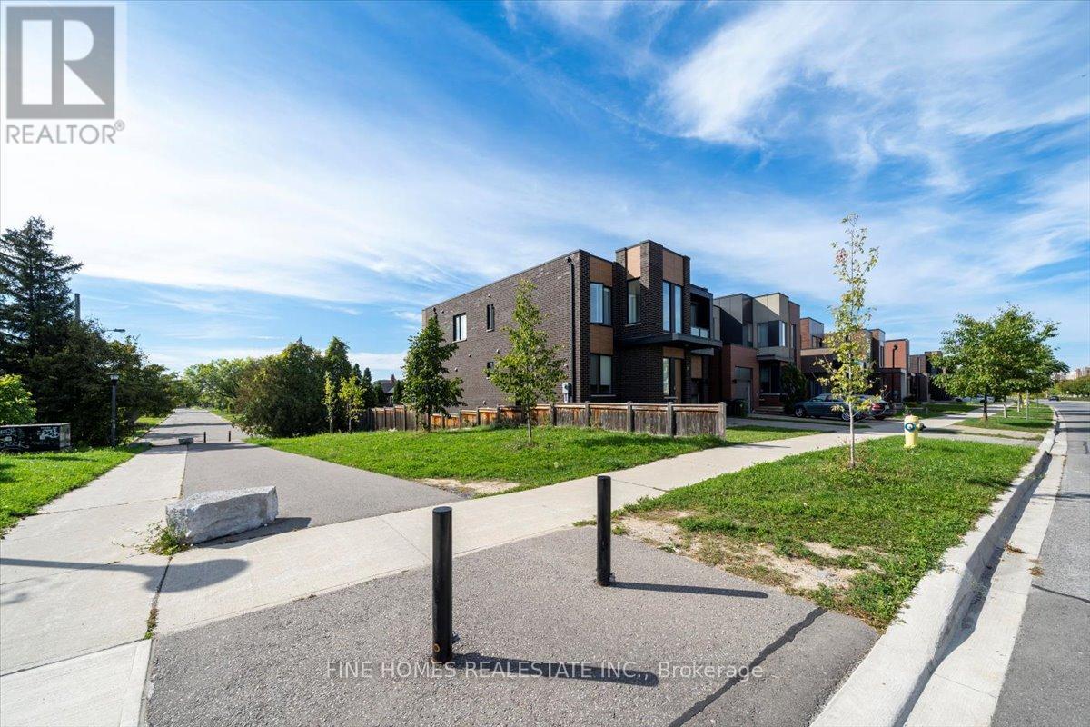 18 Stanley Greene Boulevard, Toronto, Ontario  M3K 0A9 - Photo 2 - W12443533