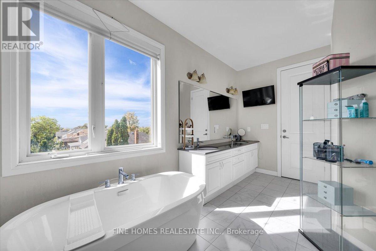 18 Stanley Greene Boulevard, Toronto, Ontario  M3K 0A9 - Photo 23 - W12443533