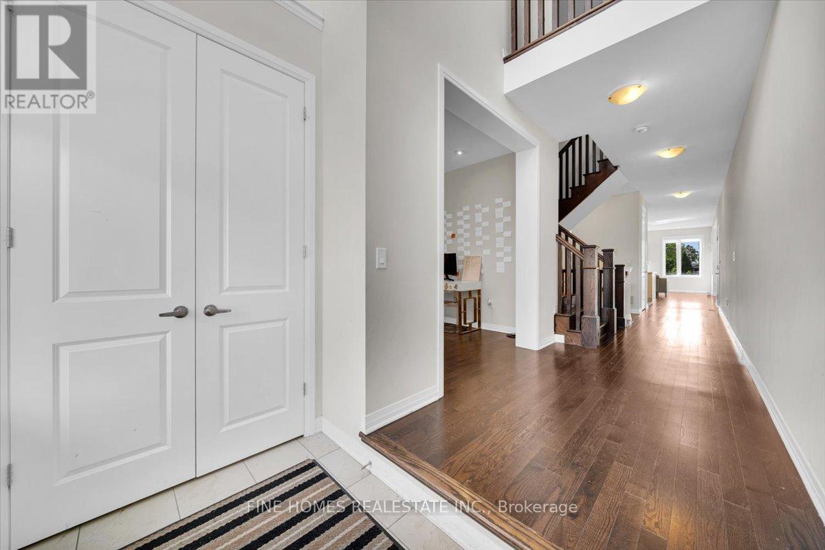 18 Stanley Greene Boulevard, Toronto, Ontario  M3K 0A9 - Photo 4 - W12443533