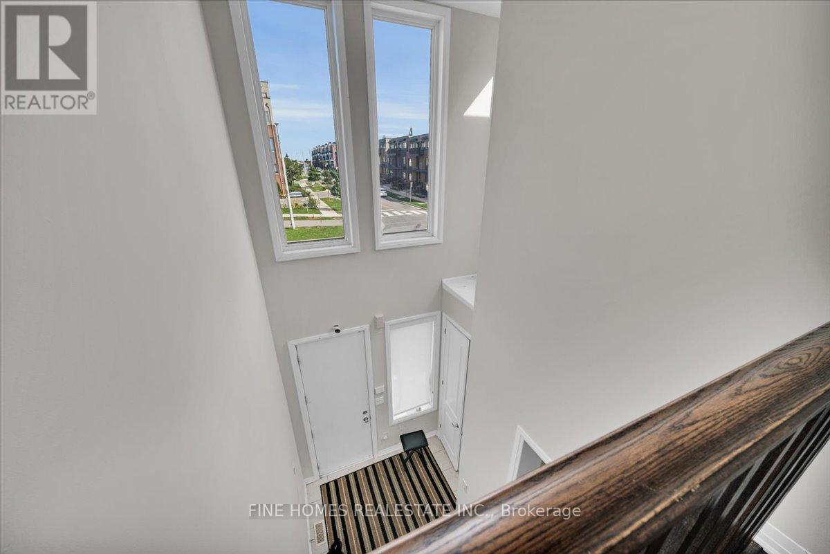 18 Stanley Greene Boulevard, Toronto, Ontario  M3K 0A9 - Photo 5 - W12443533