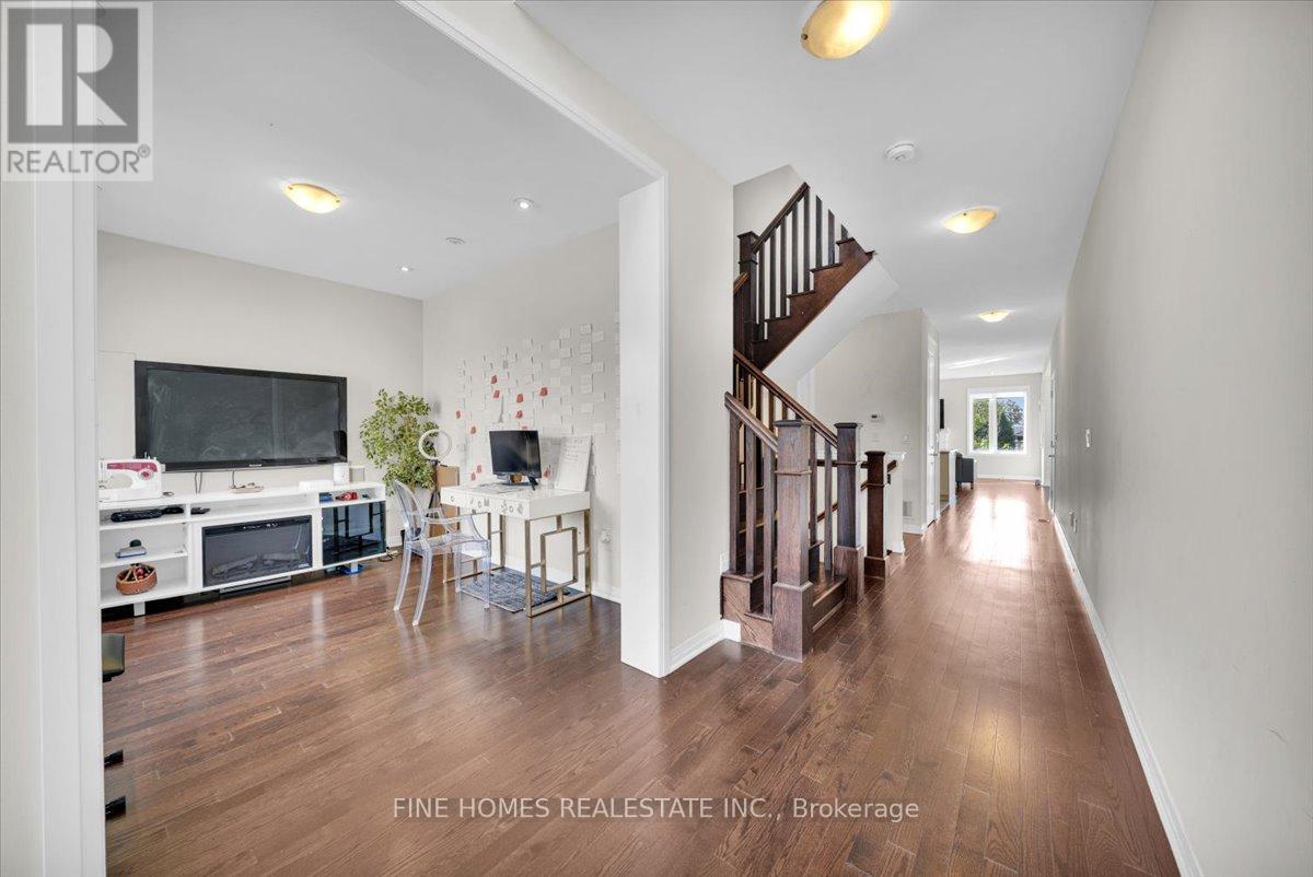 18 Stanley Greene Boulevard, Toronto, Ontario  M3K 0A9 - Photo 6 - W12443533