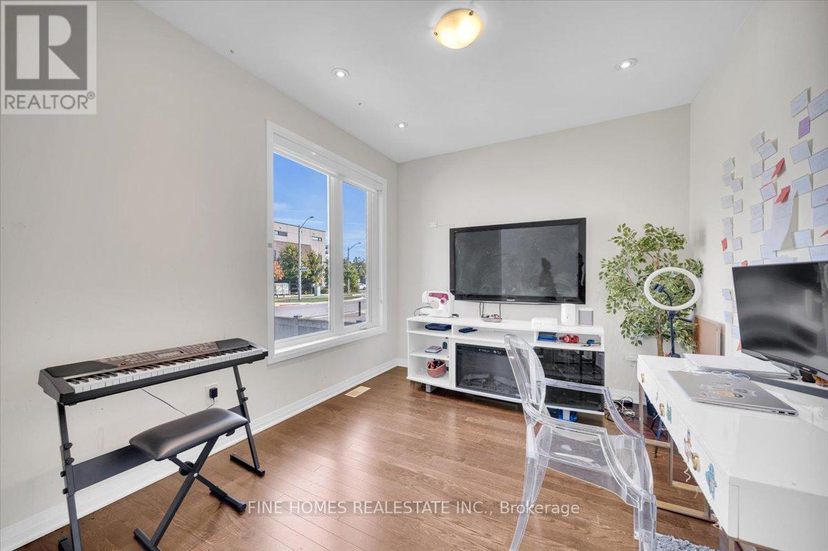 18 Stanley Greene Boulevard, Toronto, Ontario  M3K 0A9 - Photo 7 - W12443533
