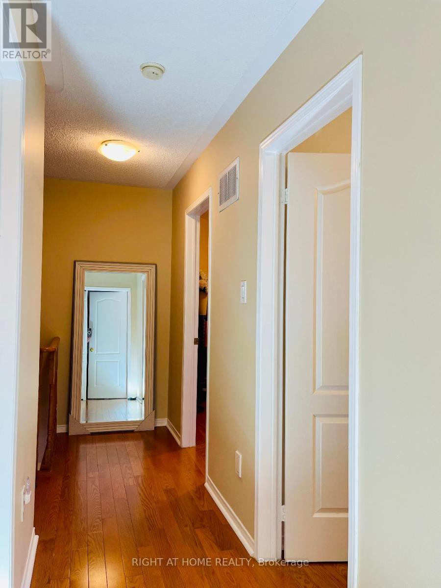 845 Mays Crescent, Mississauga (East Credit), Ontario  L5V 2G6 - Photo 13 - W12443537