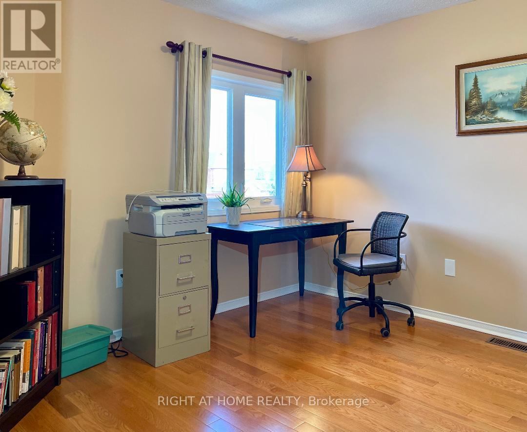 845 Mays Crescent, Mississauga (East Credit), Ontario  L5V 2G6 - Photo 16 - W12443537