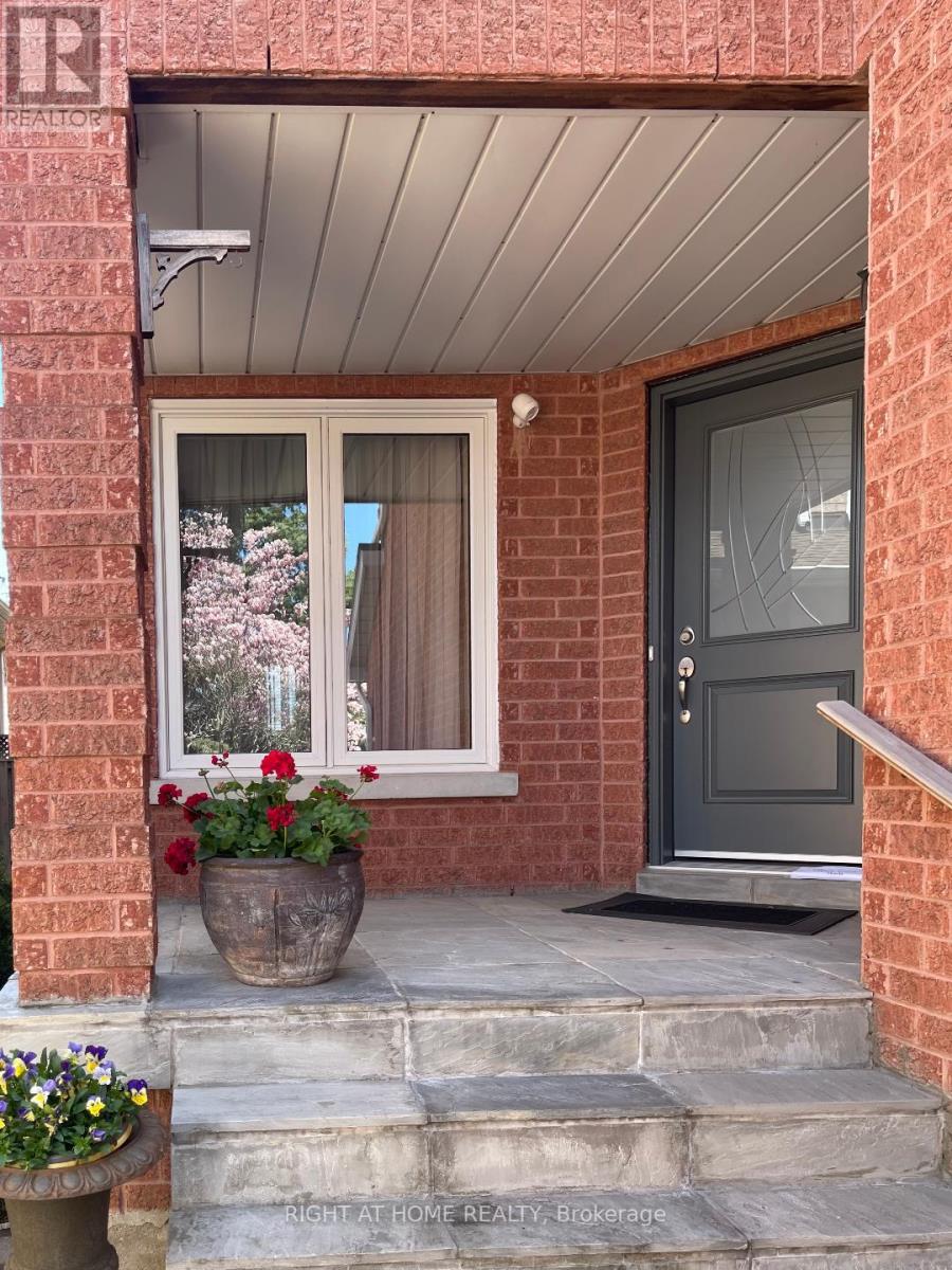 845 Mays Crescent, Mississauga (East Credit), Ontario  L5V 2G6 - Photo 2 - W12443537