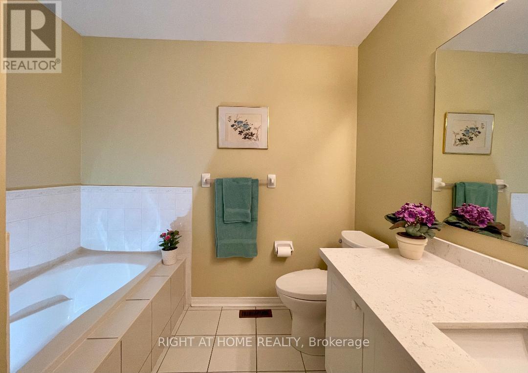 845 Mays Crescent, Mississauga (East Credit), Ontario  L5V 2G6 - Photo 20 - W12443537