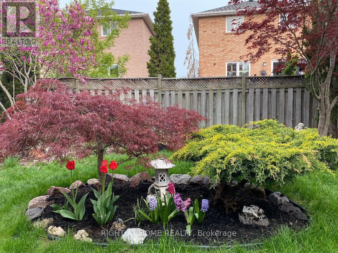 845 Mays Crescent, Mississauga (East Credit), Ontario  L5V 2G6 - Photo 21 - W12443537