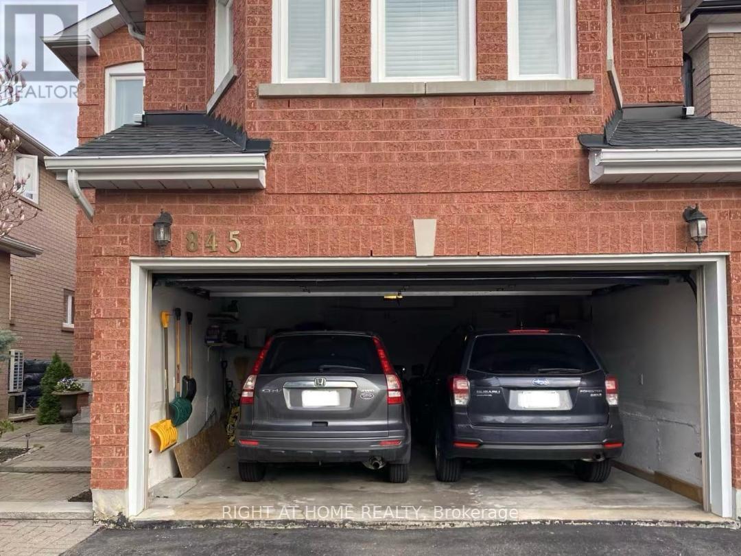 845 Mays Crescent, Mississauga (East Credit), Ontario  L5V 2G6 - Photo 23 - W12443537