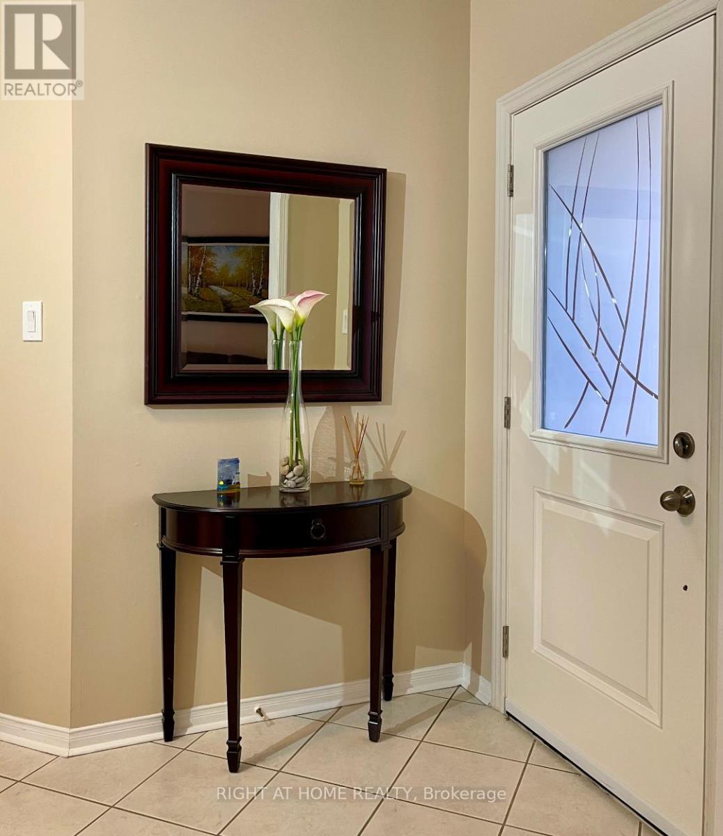 845 Mays Crescent, Mississauga (East Credit), Ontario  L5V 2G6 - Photo 3 - W12443537