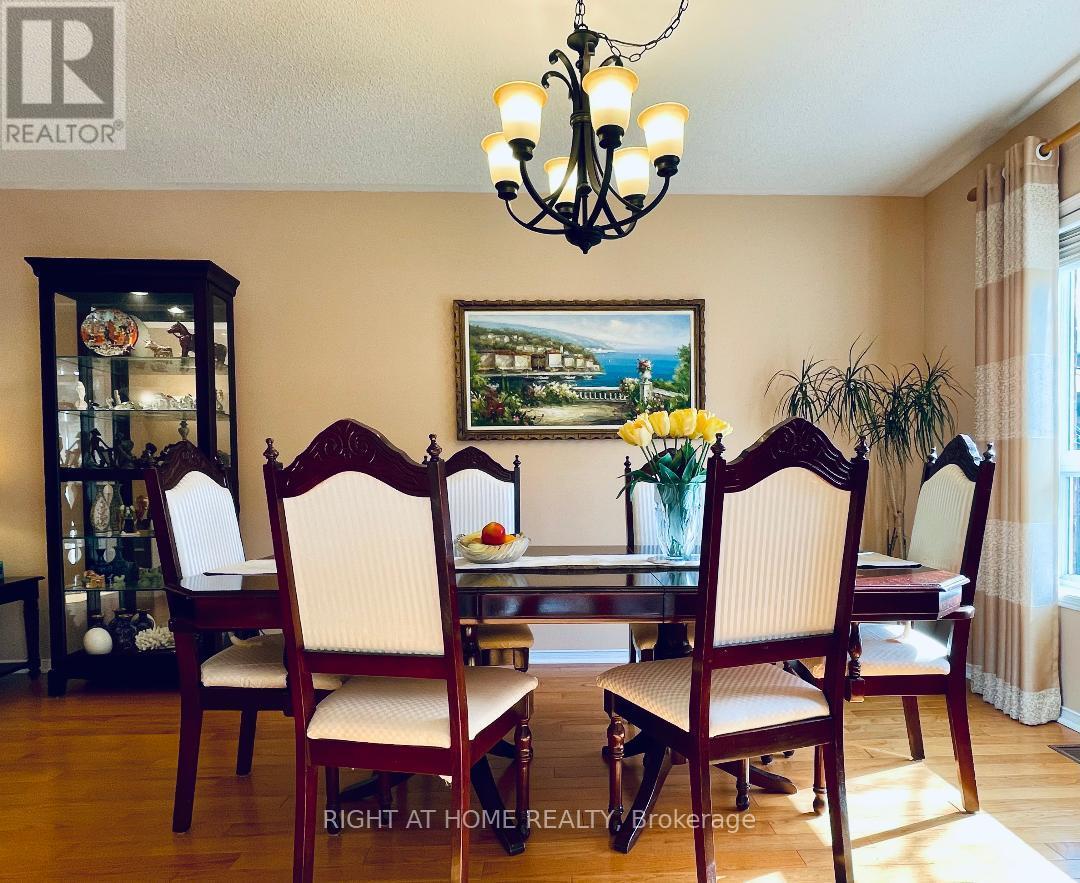 845 Mays Crescent, Mississauga (East Credit), Ontario  L5V 2G6 - Photo 5 - W12443537