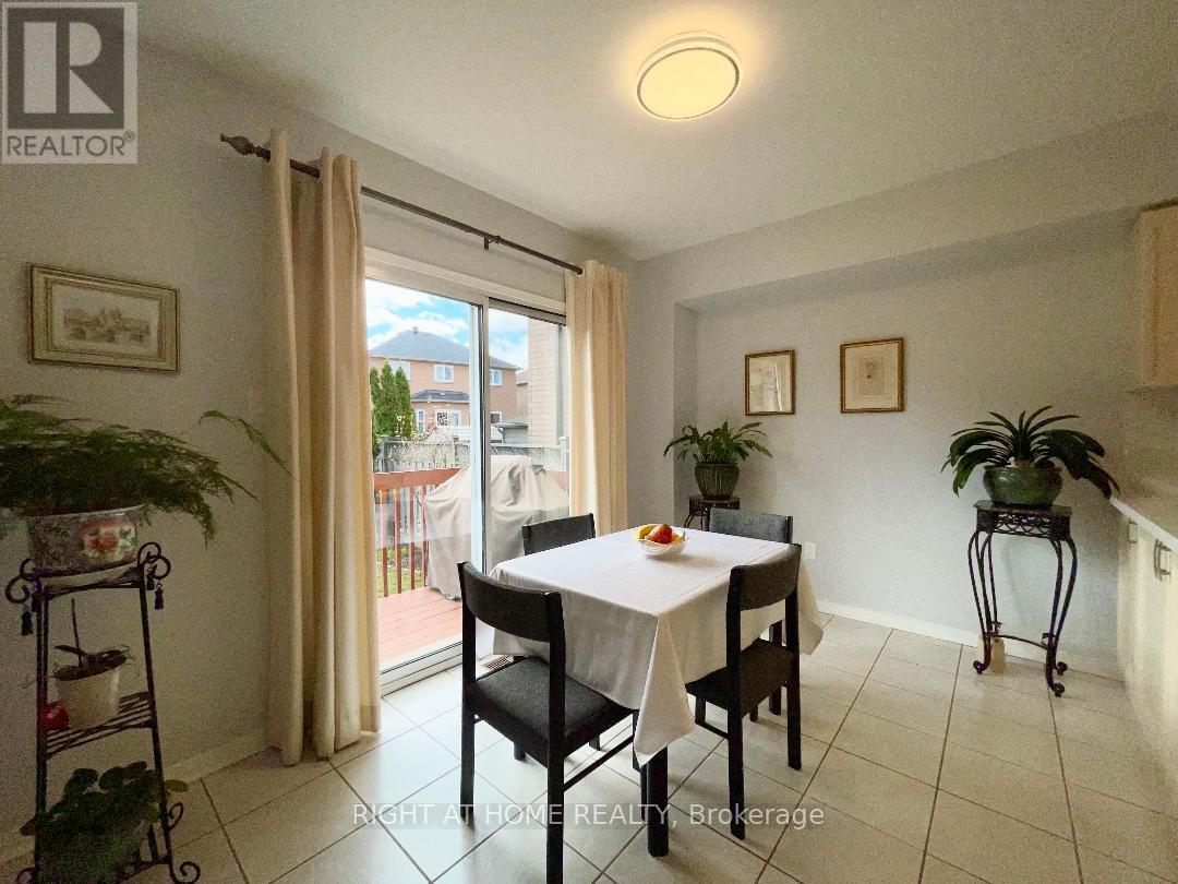 845 Mays Crescent, Mississauga (East Credit), Ontario  L5V 2G6 - Photo 6 - W12443537