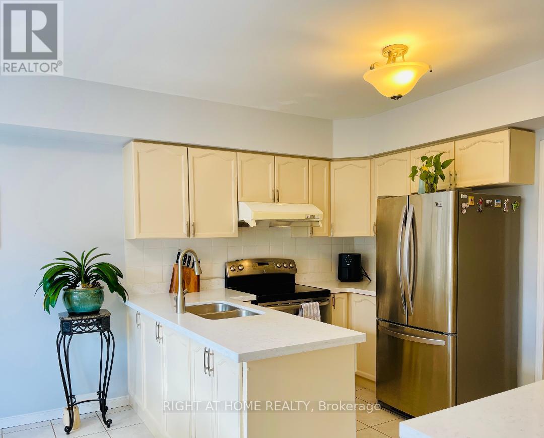 845 Mays Crescent, Mississauga (East Credit), Ontario  L5V 2G6 - Photo 7 - W12443537