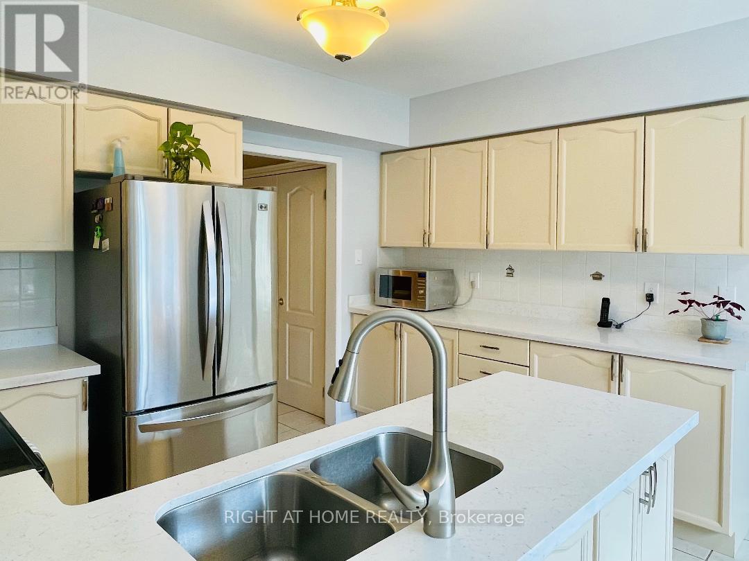 845 Mays Crescent, Mississauga (East Credit), Ontario  L5V 2G6 - Photo 8 - W12443537