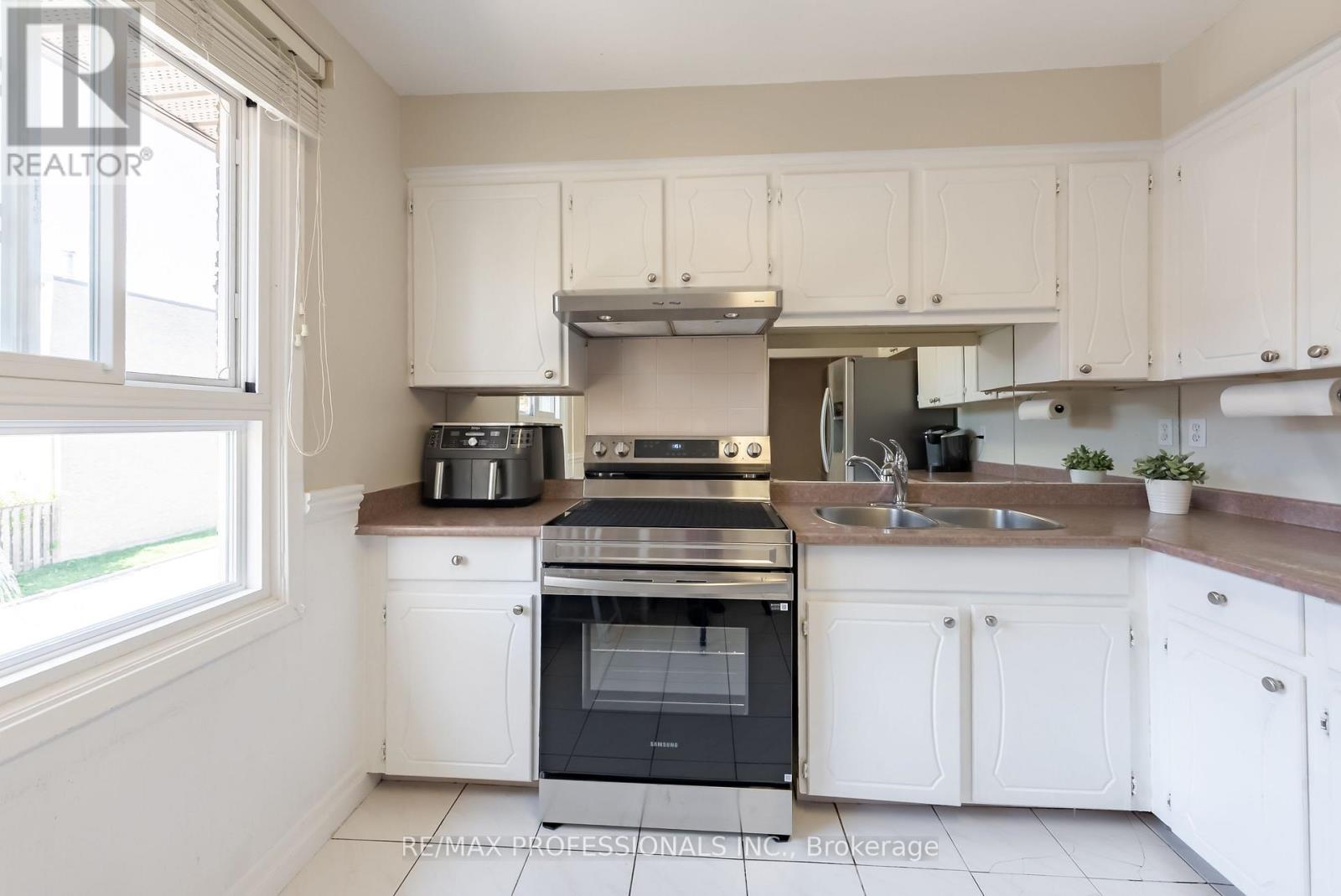 65 - 405 Hyacinthe Boulevard, Mississauga, Ontario  L5A 3N1 - Photo 13 - W12443609