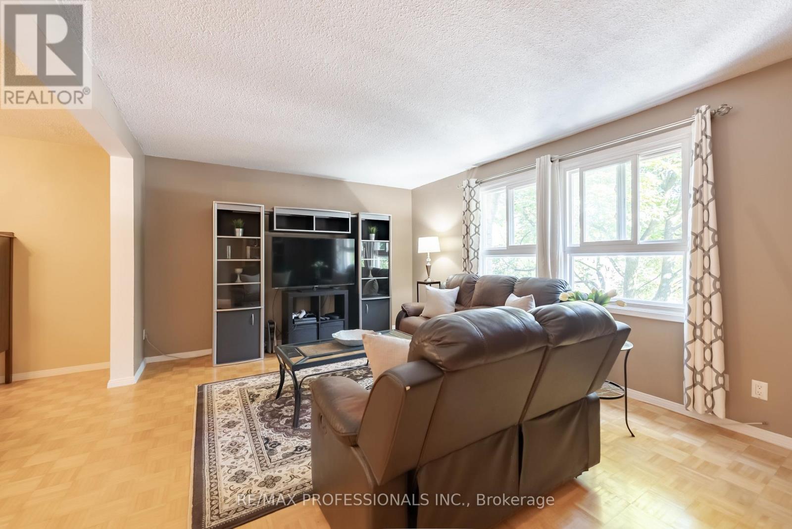 65 - 405 Hyacinthe Boulevard, Mississauga, Ontario  L5A 3N1 - Photo 3 - W12443609