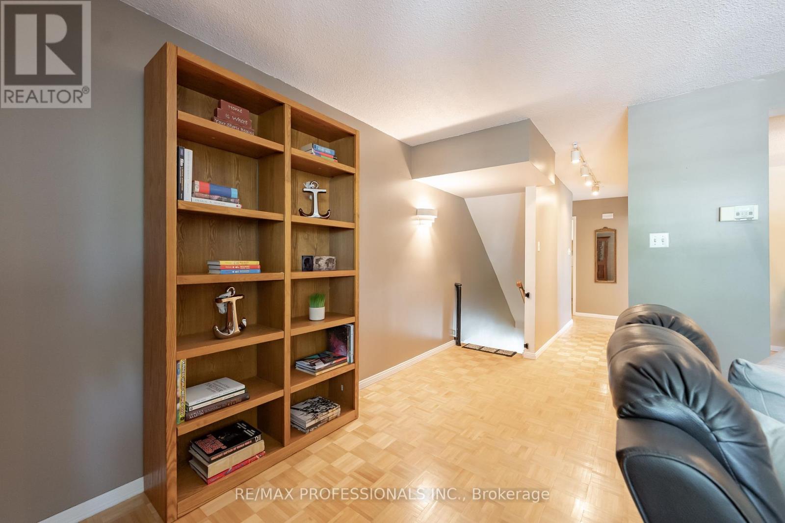 65 - 405 Hyacinthe Boulevard, Mississauga, Ontario  L5A 3N1 - Photo 4 - W12443609