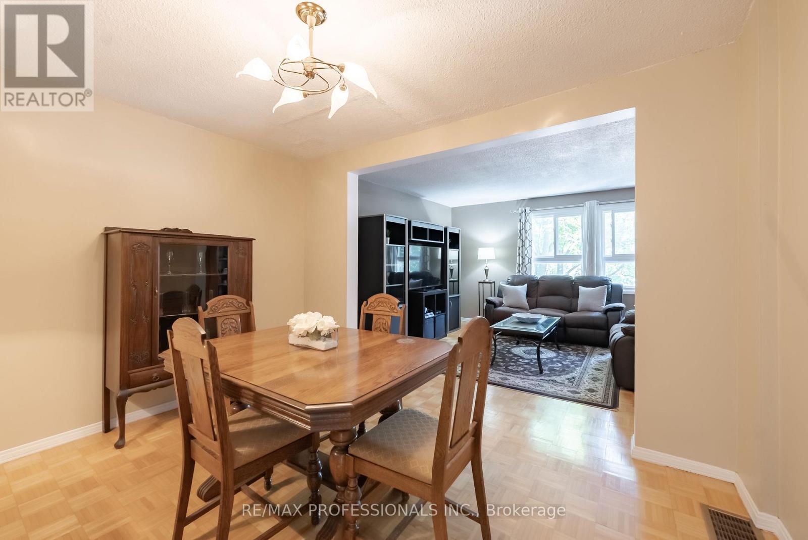 65 - 405 Hyacinthe Boulevard, Mississauga, Ontario  L5A 3N1 - Photo 9 - W12443609
