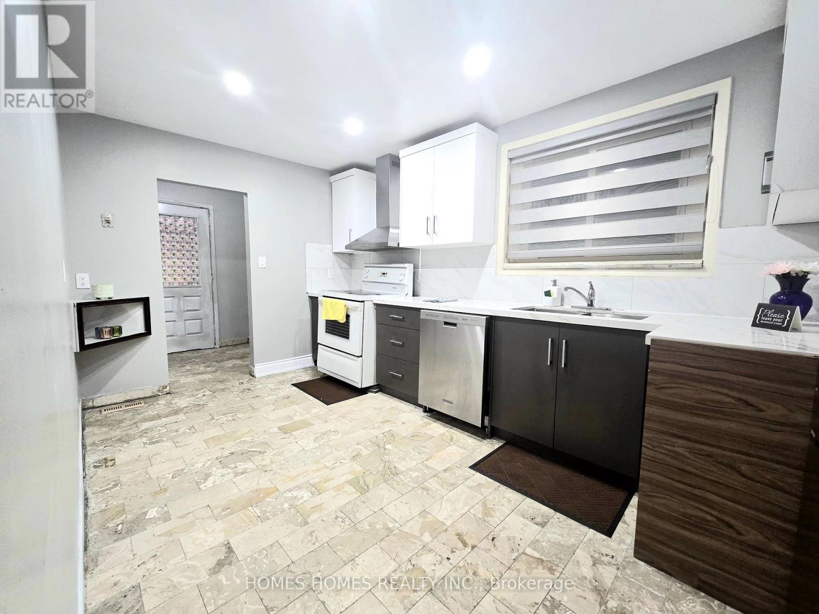65 Elnathan Crescent, Toronto, Ontario  M9L 2G2 - Photo 13 - W12443620