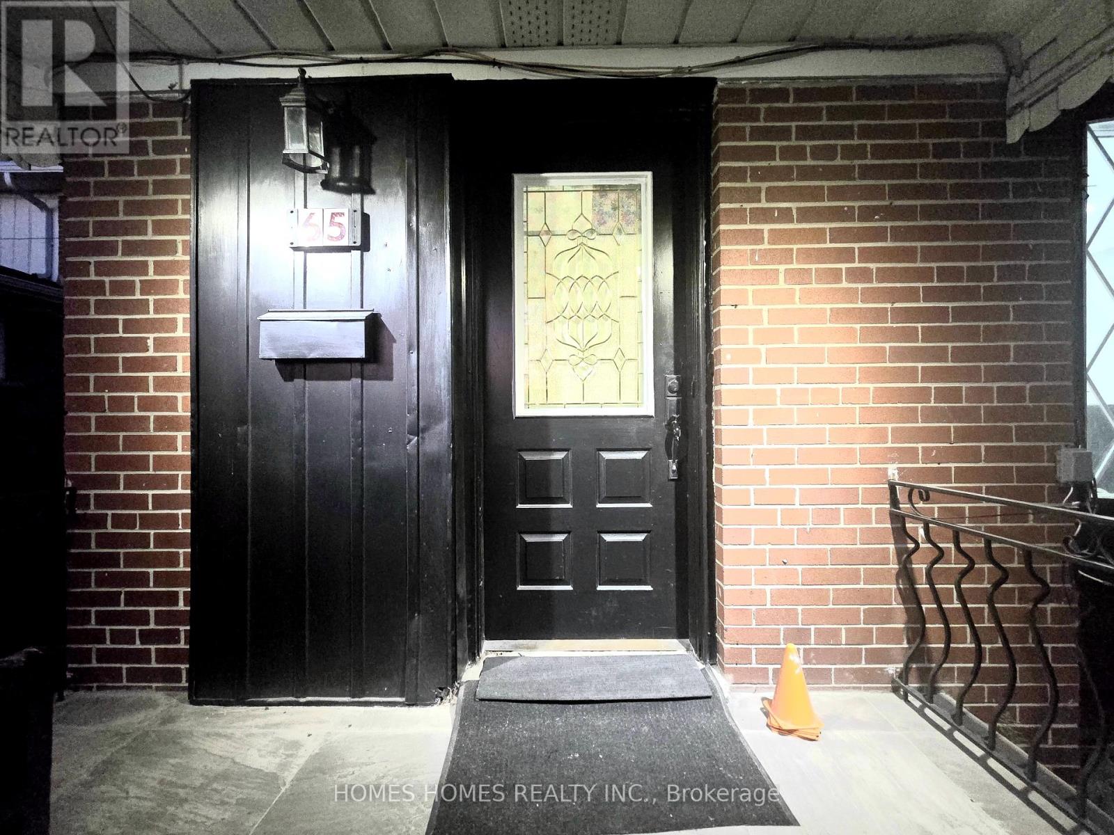 65 Elnathan Crescent, Toronto, Ontario  M9L 2G2 - Photo 2 - W12443620